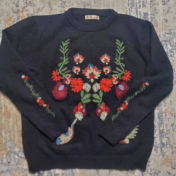 I Heart U Fashion Sweaters - I Heart U Fashion Women's Black Embroidered crew neck sweater Size small